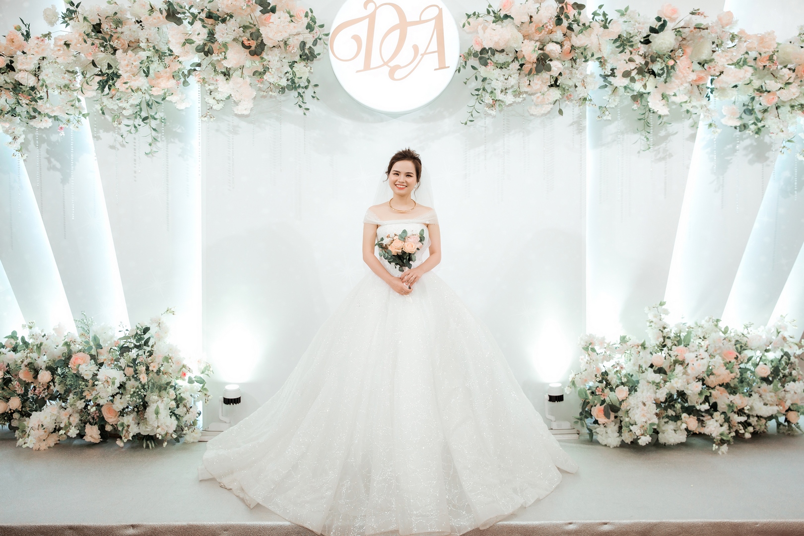 Kinh Nghiệm Chọn Váy Cưới Đẹp: Điều Bạn Cần Biết Khi Đến AP BRIDAL